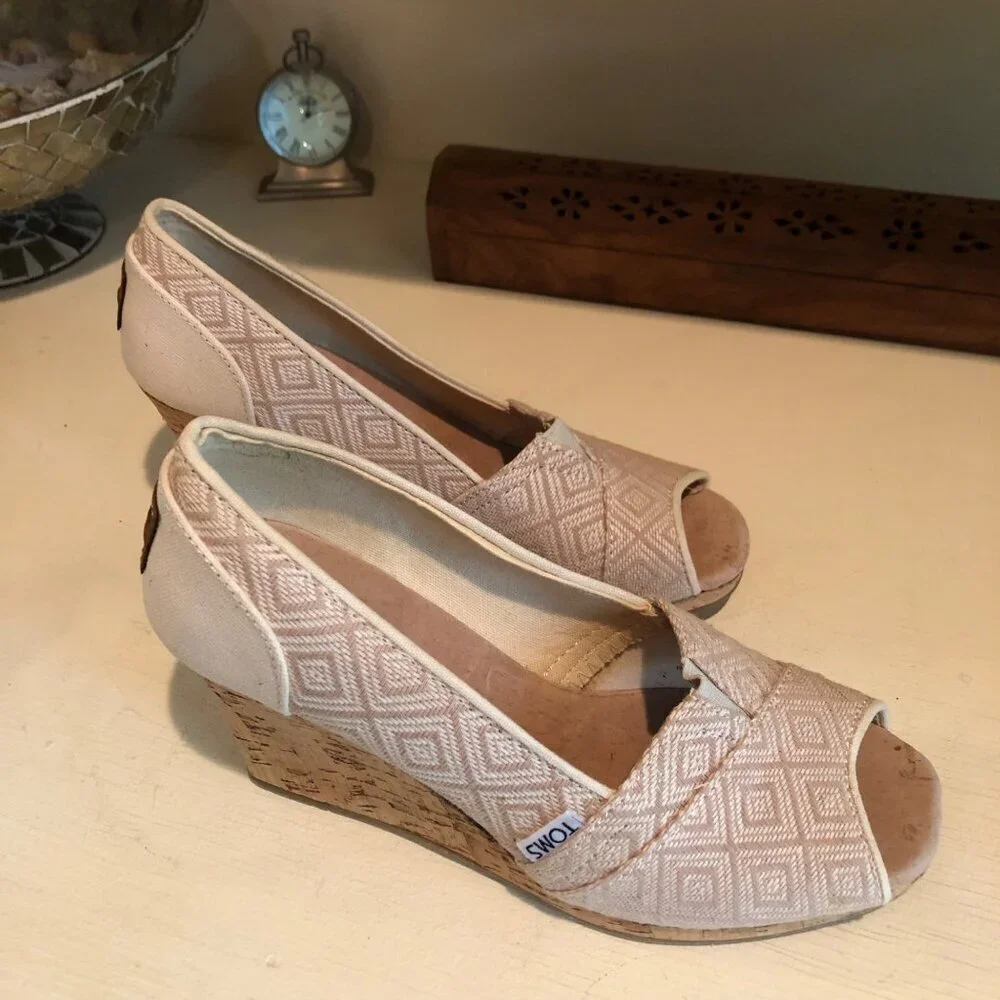 Women's TOMS Cream / Tan Canvas Open Toe Shoe Wedge Cork Heel Size 7.5